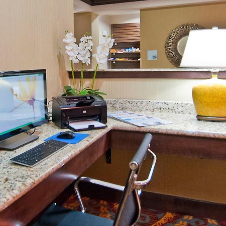 Holiday Inn Express & Suites San Antonio Frost Bank Center By Ihg Kültér fotó