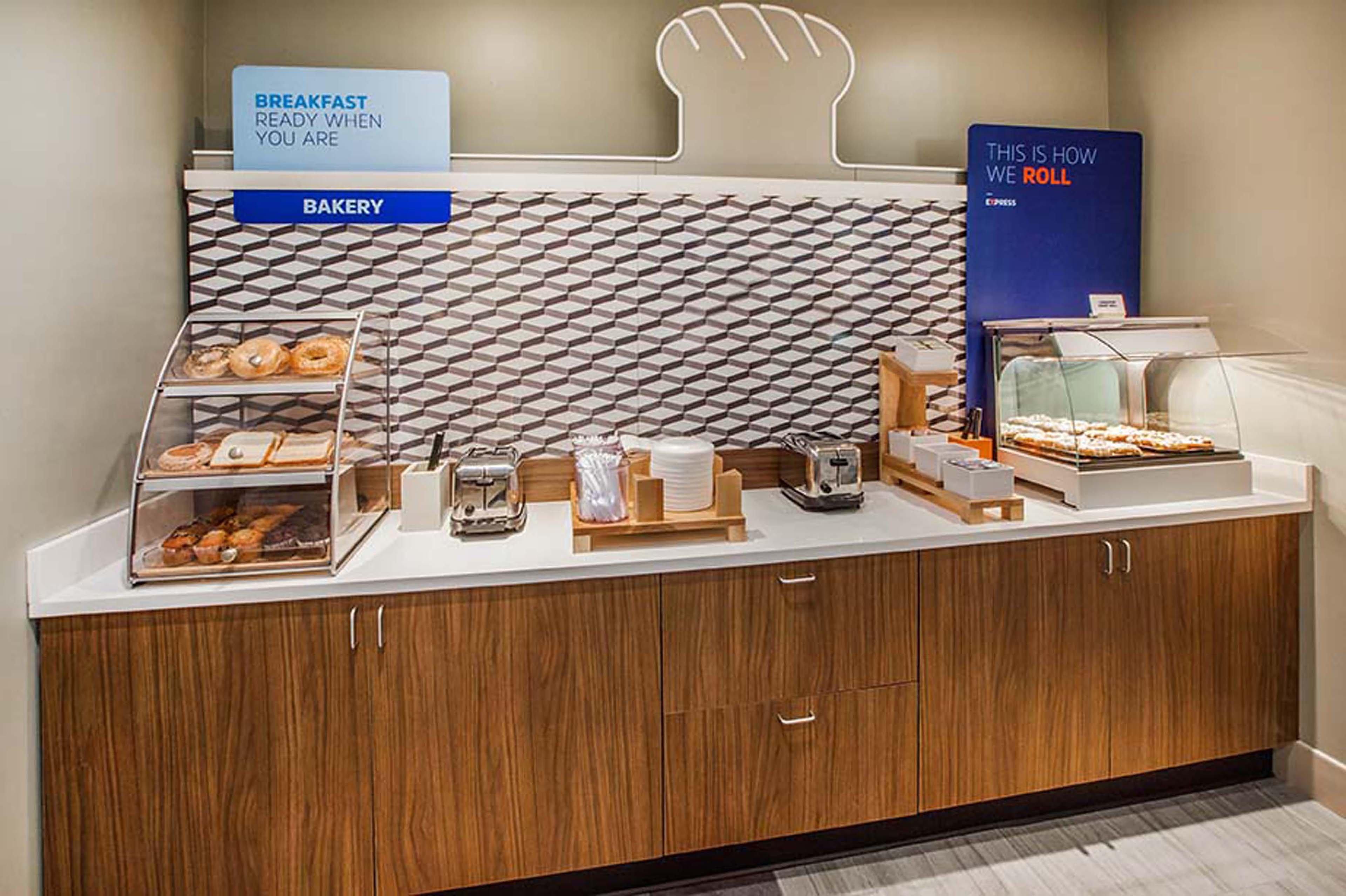Holiday Inn Express & Suites San Antonio Frost Bank Center By Ihg Kültér fotó