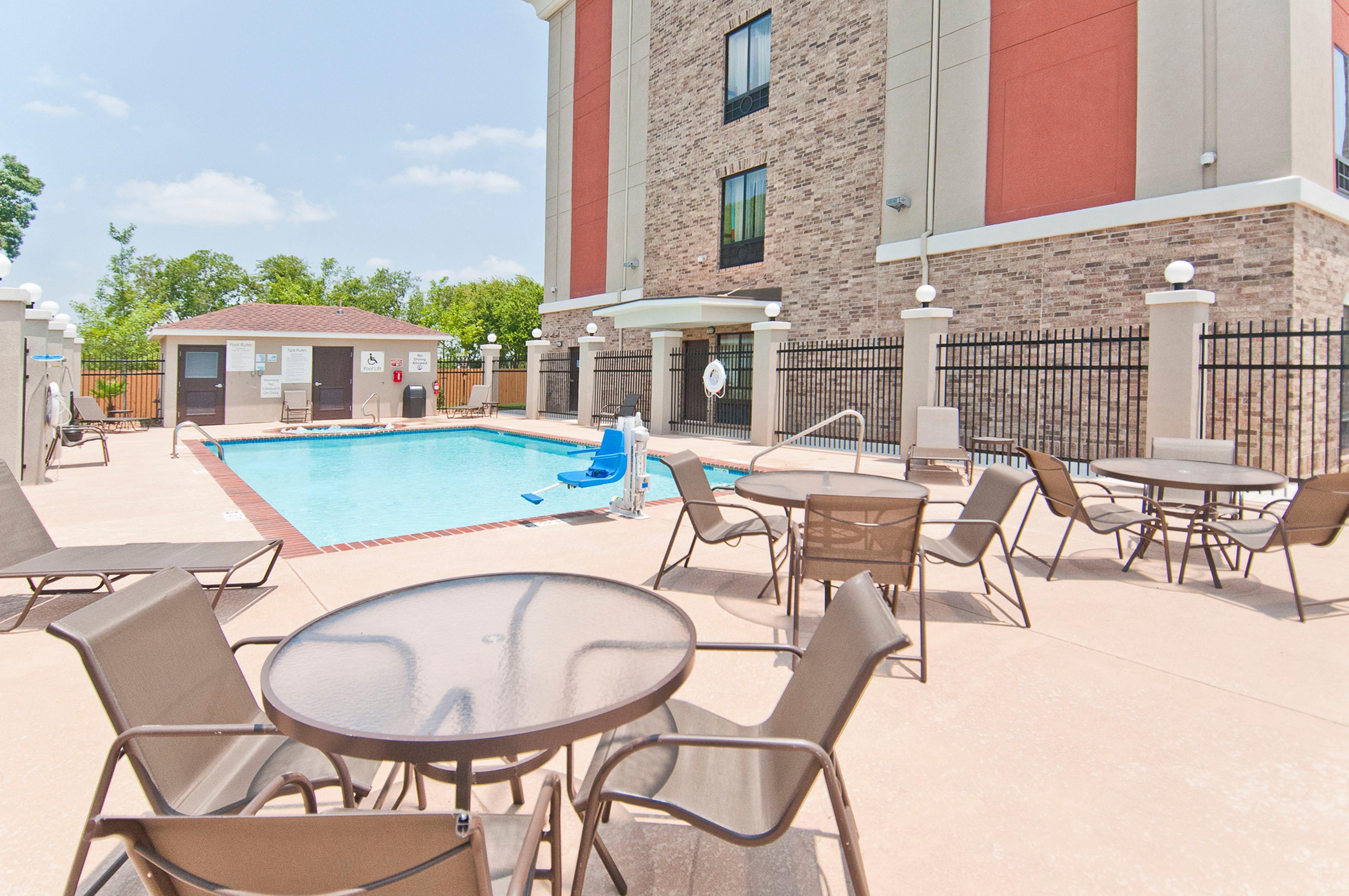 Holiday Inn Express & Suites San Antonio Frost Bank Center By Ihg Kültér fotó