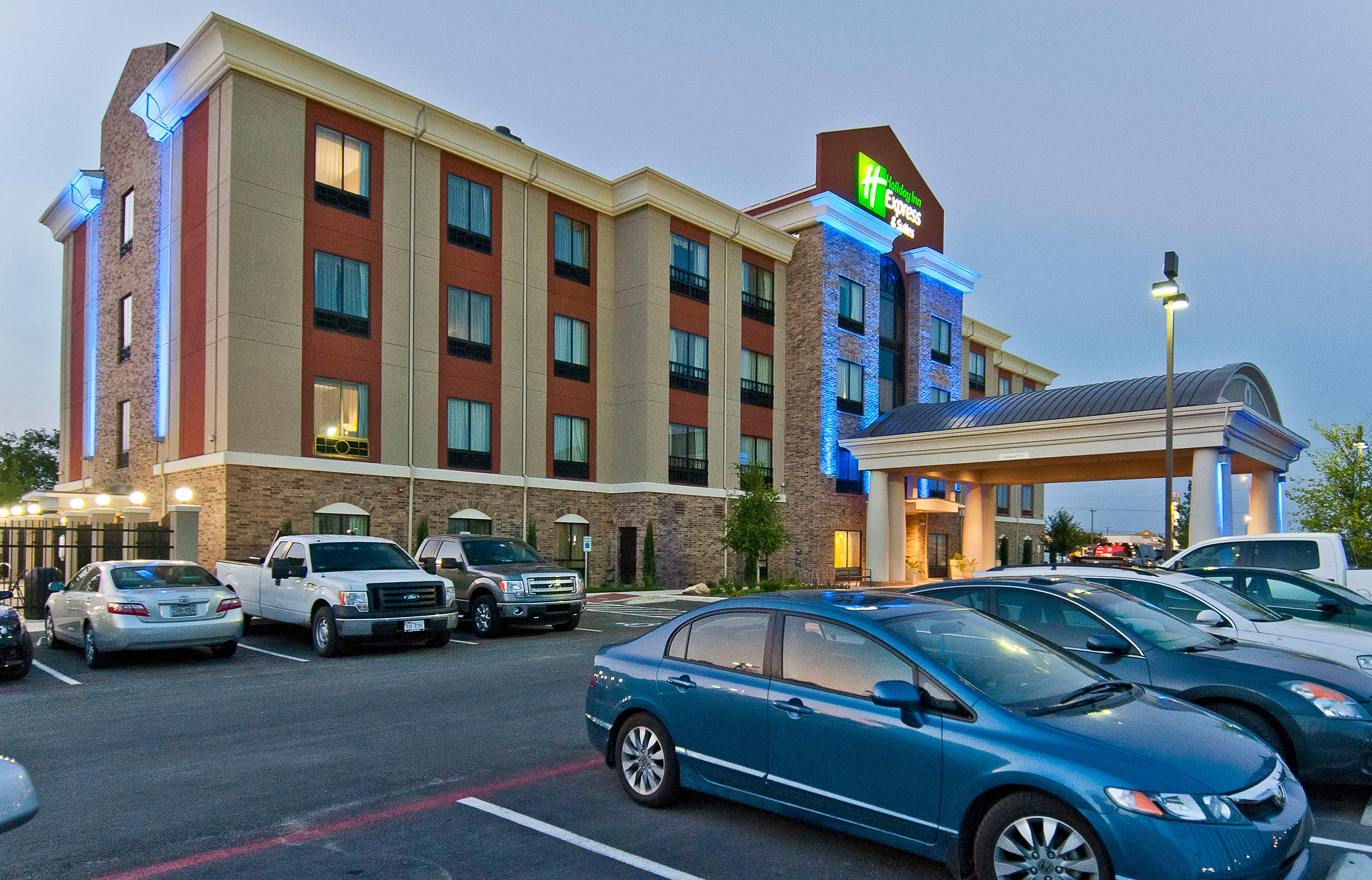 Holiday Inn Express & Suites San Antonio Frost Bank Center By Ihg Kültér fotó